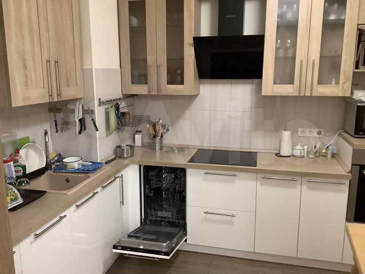 2-к. квартира, 46 м², 3/3 эт.