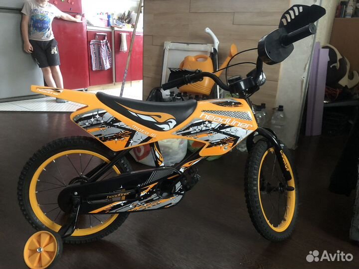 Велосипед со страховочными колесами