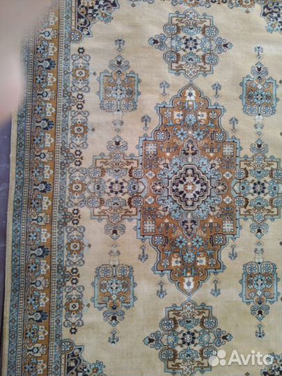 Ковер шерстяной 2 на 3 метра в отличном состоянии