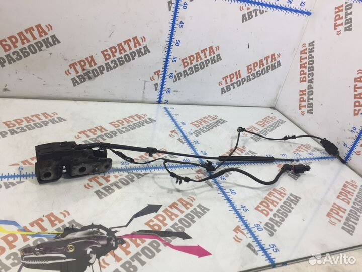 Фольксваген Пассат Замок капота Средний/Центр