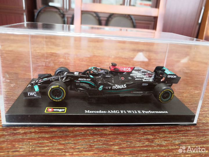 Модель formula 1 Mercedes F1 W12 2021 1 43 Bburago