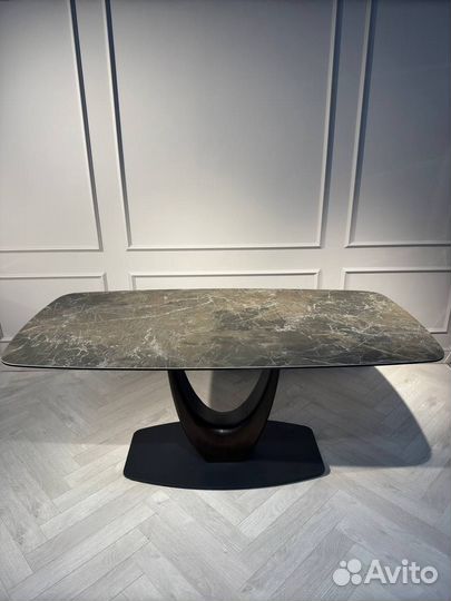 Дизайнерский стол