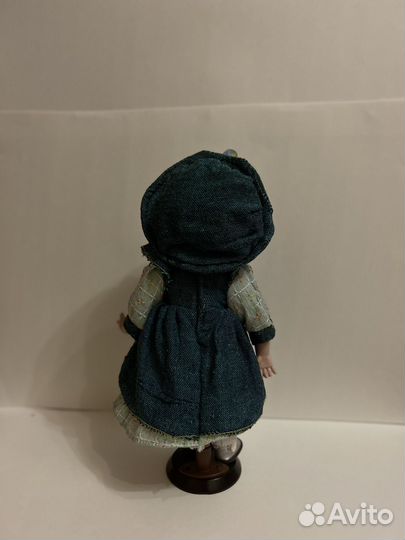 Кукла фарфоровая коллекционная
