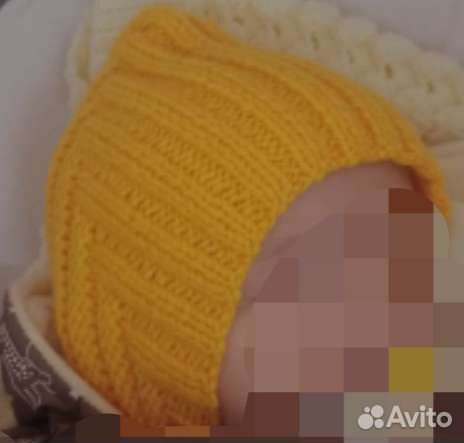 Шапочка осенняя ручной вязки