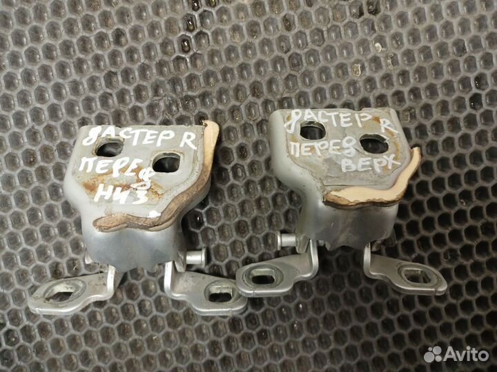 Петли передней правой двери Renault Duster