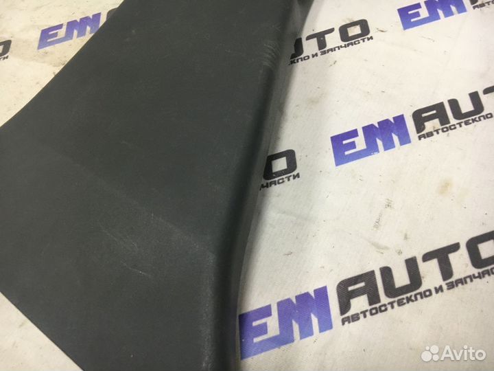 Накладка центральной стойки левая Рено Меган 2