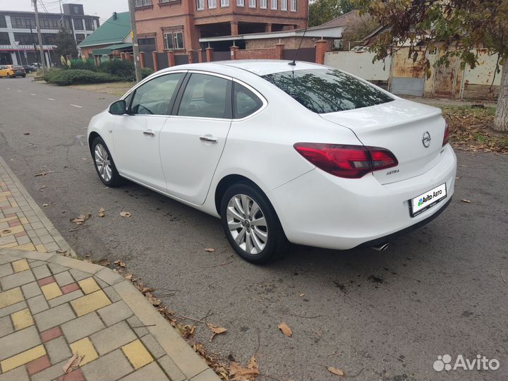 Opel Astra 1.6 AT, 2013, 220 000 км