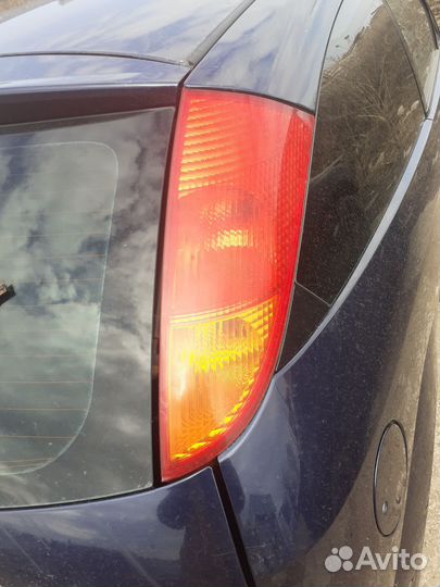 Фонарь задний правый Ford Focus 1 хэтчбек