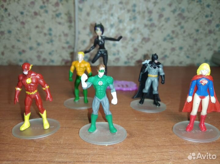 Фигурки персонажей комиксов DC comics