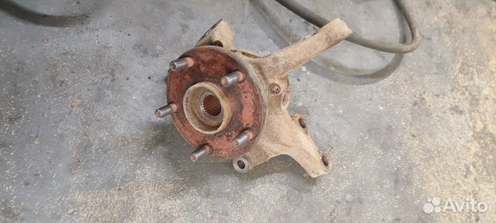 Поворотный кулак правый Toyota Camry, lexus