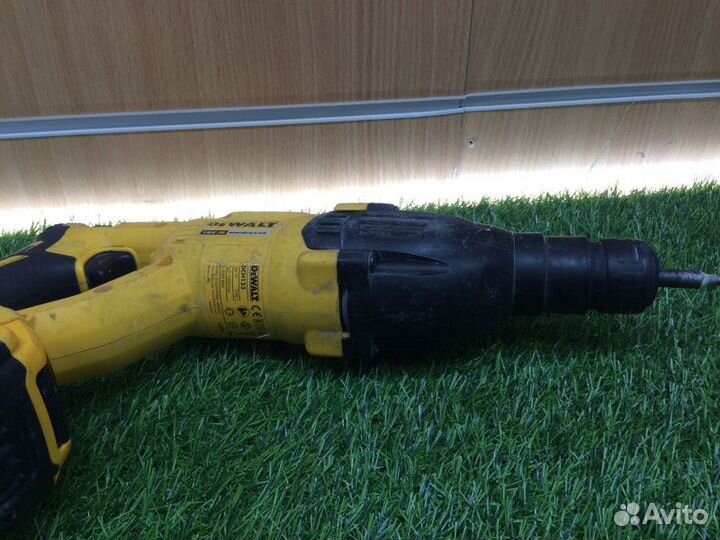 Перфоратор Dewalt DCH133