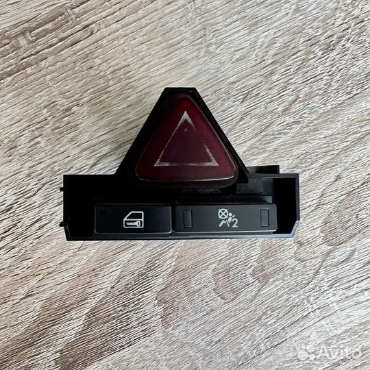 Кнопка аварийной сигнализации Opel Corsa D