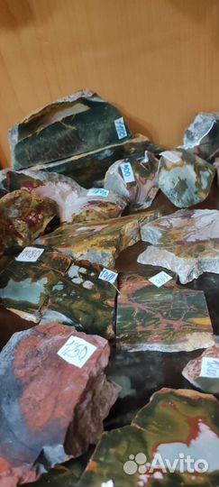 Коллекционные минералы и изделия из камня
