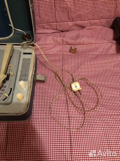 Проигрыватель винила юность