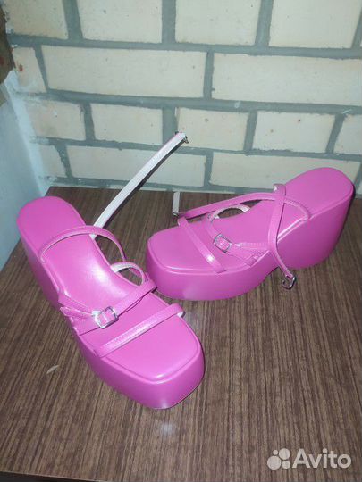 Босоножки на высокой платформе