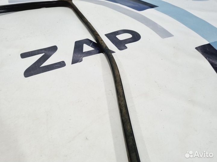 Уплотнитель двери передний левый Suzuki Vitara P90