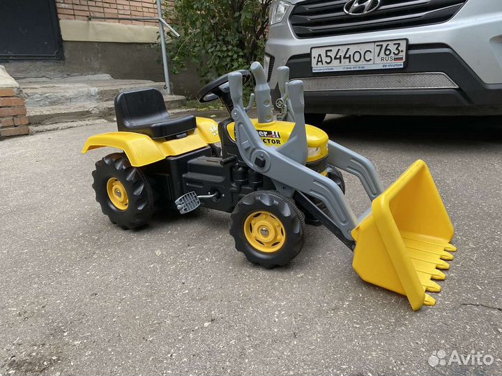 Детский трактор с педалями