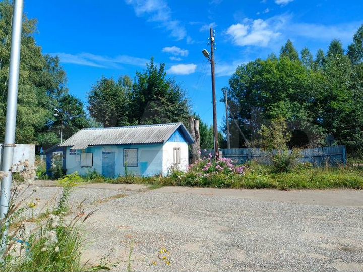 Земельный участок с нежилым зданием и сооружениями