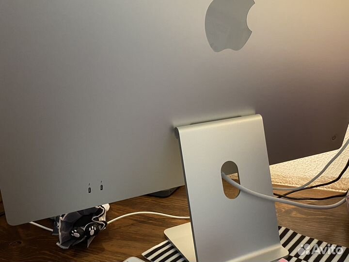 iMac 24 Retina 4.5K (M3 8C CPU, 8C GPU) 8GB/256GB