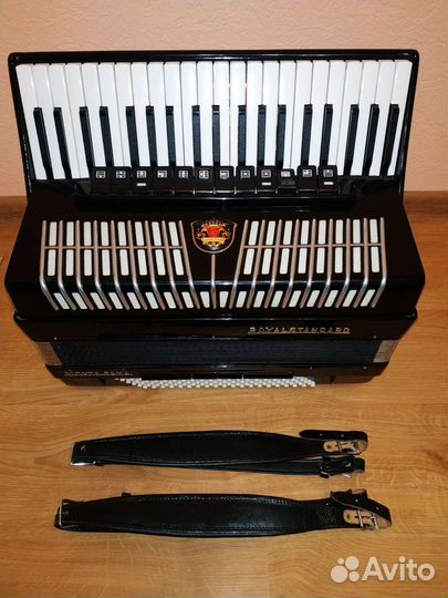 Аккордеон Weltmeister Royal Standard Montafana 70s