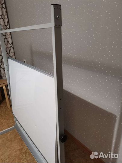 Магнитно маркерная доска на ножках