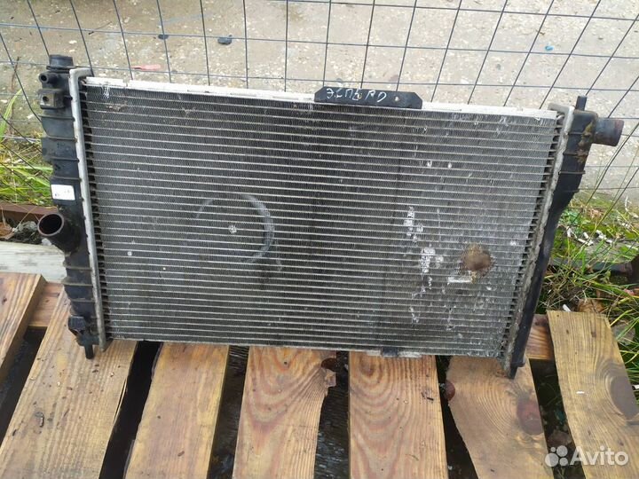 Радиатор охлаждения двигателя Daewoo Espero седан