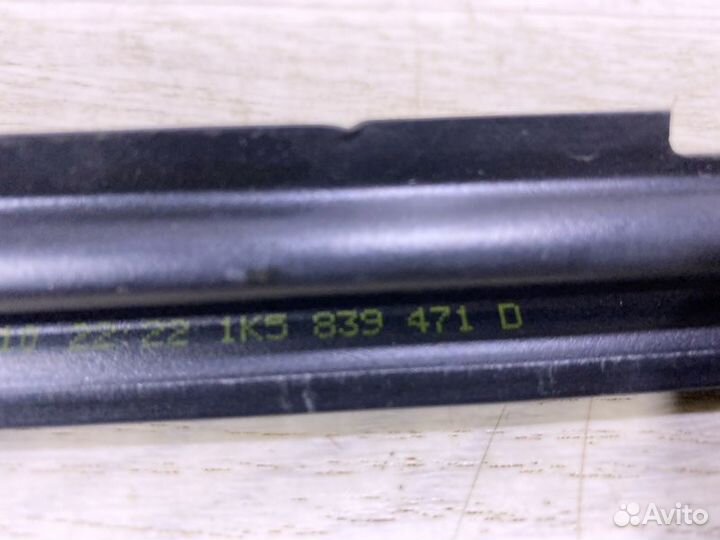 Уплотнитель стекла двери задний левый Volkswagen