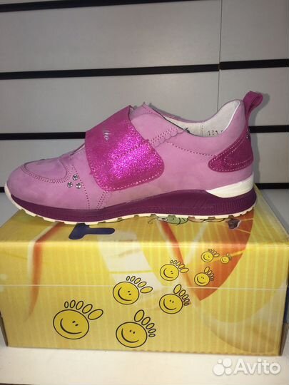 Кроссовки для девочки