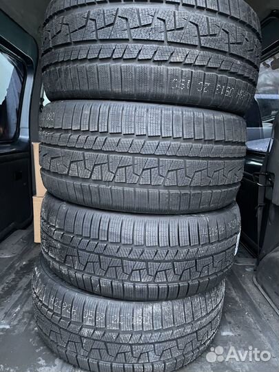 Royal Black Royal Winter UHP 245/40 R17 95V