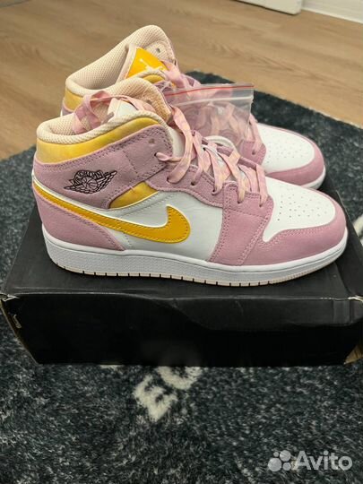 Nike Air Jordan 1 Mid SE “Arctic Pink