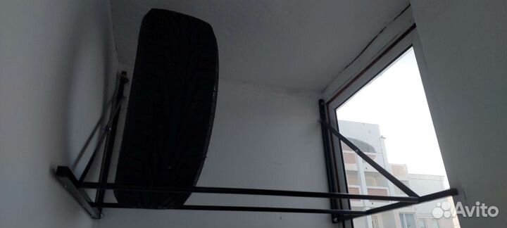 Кронштейн для хранения автомобильных шин