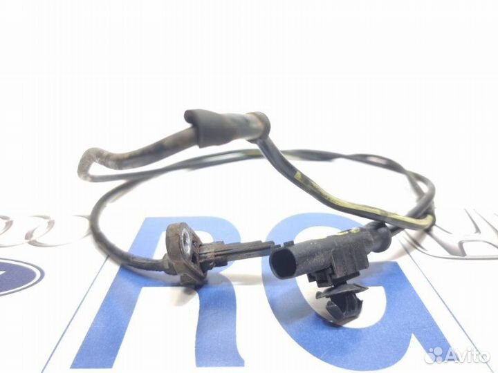 Датчик abs передний правый Toyota Avensis 3