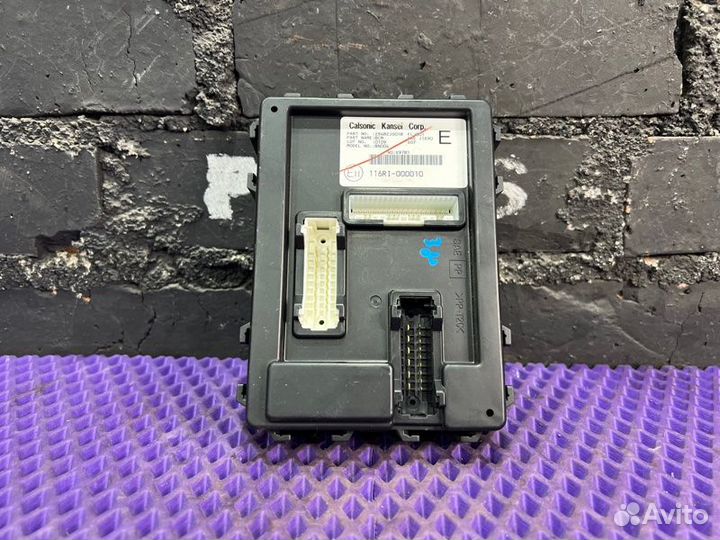 Блок комфорта Nissan X-Trail NT31-105853 MR20DE