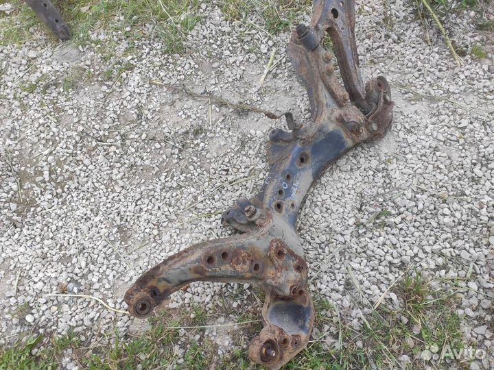 Подрамник передний Nissan Primera P11