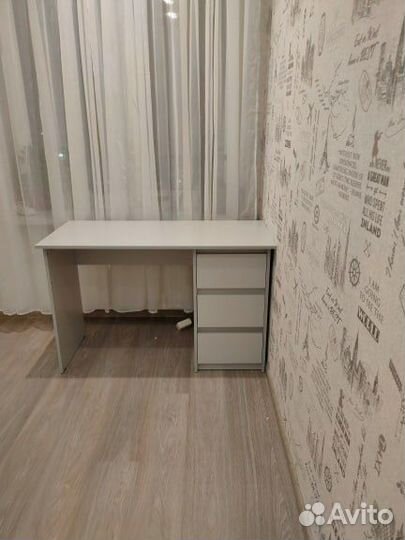 Письменный стол с ящиками