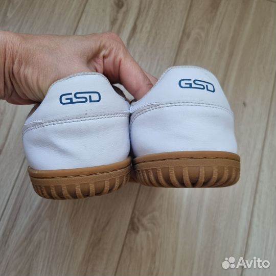 Футбольные бутсы для зала