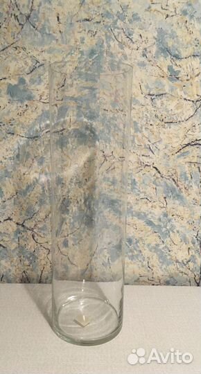 Бутылка и вазы стеклянные