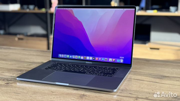 Macbook pro 16 2019 новый Ростест