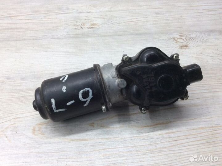 Моторчик стеклоочистителя передний Mitsubishi