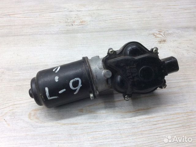 Моторчик стеклоочистителя передний Mitsubishi