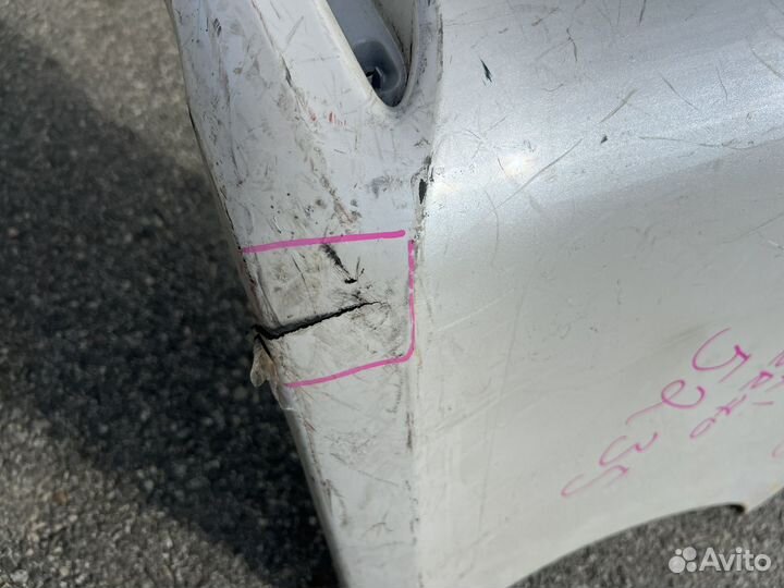 Бампер задний Toyota Voxi