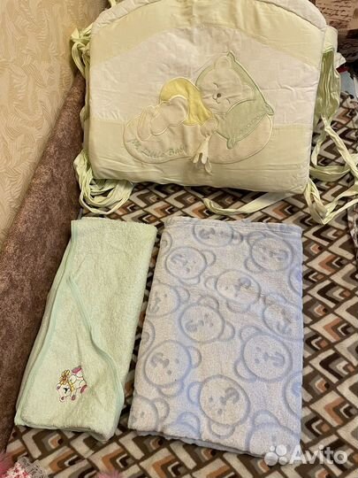 Бортики в кроватку+ вещи для новорожденного