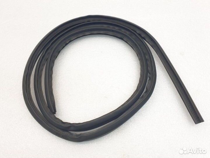 Уплотнительная резинка двери передняя левая Ford
