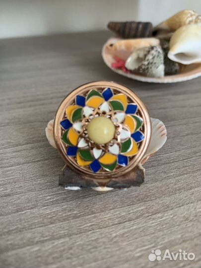 Серебряное кольцо с янтарем