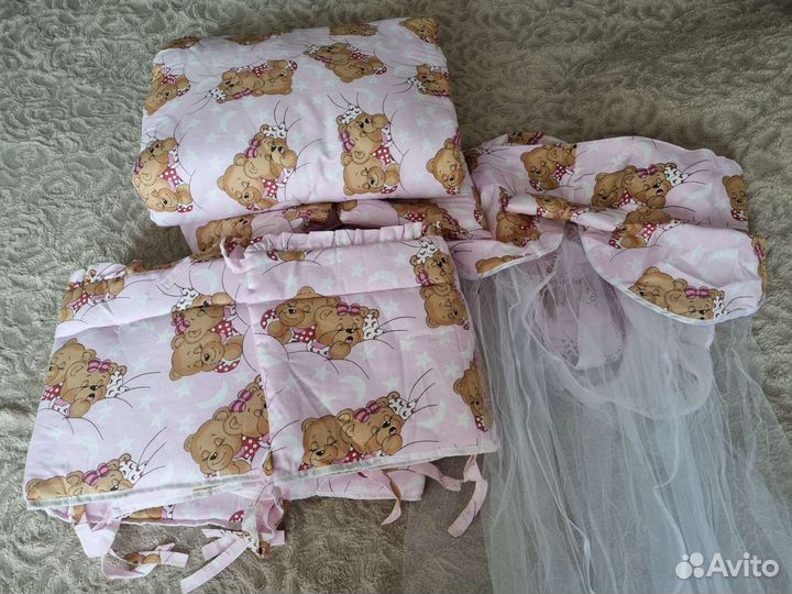 Комплект в детскую кроватку новый