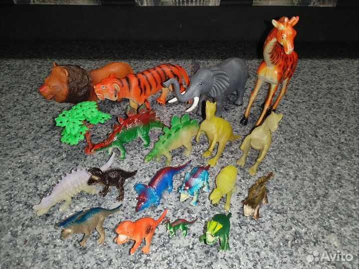 Игрушки животные и динозавры
