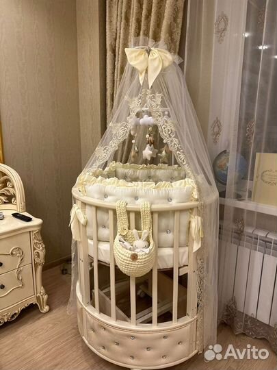 Детская кровать с маятником круглая