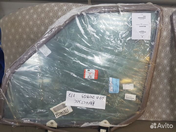 Стекло передней двери Land Rover Discovery 3/4