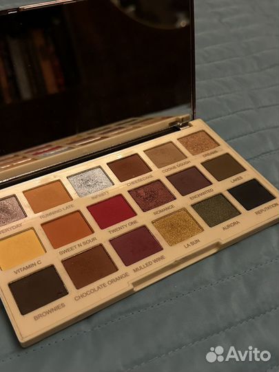 Палетка теней revolution sophX