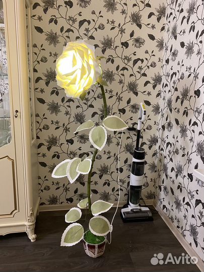 Светильник-цветок (ночник)